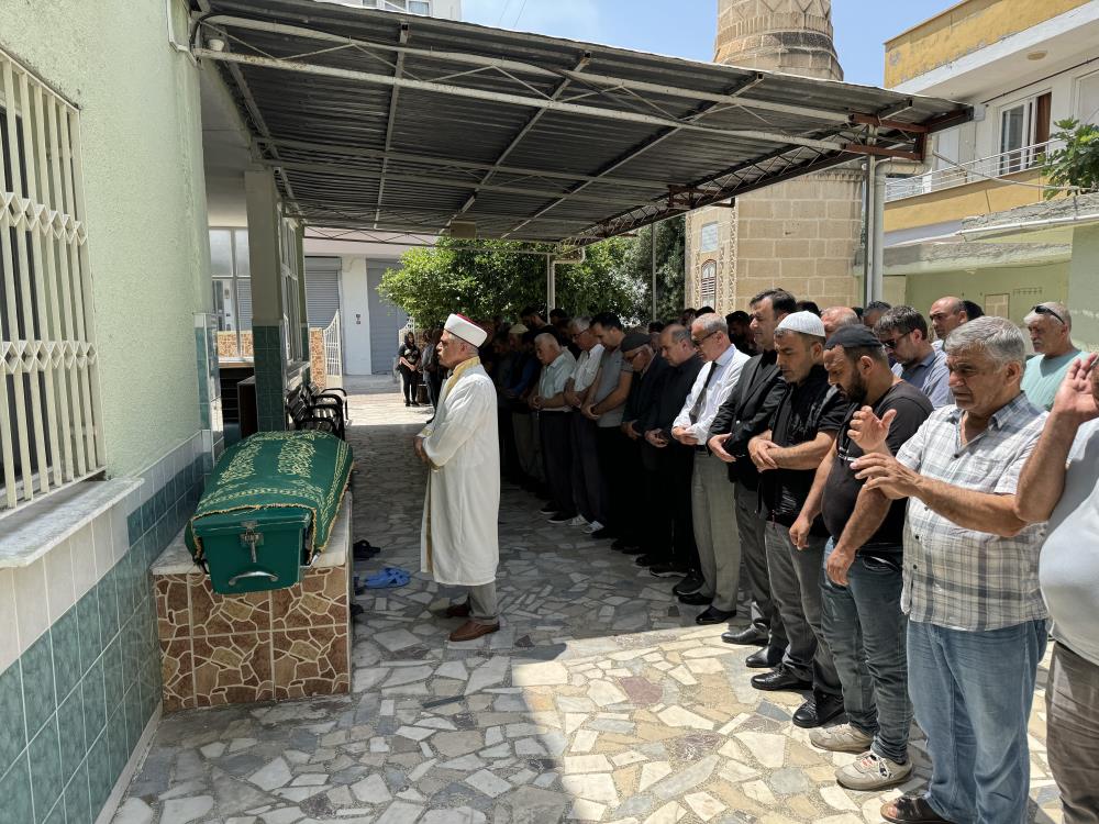 Yaşlı adam gözyaşları arasında son yolculuğuna uğurlandı