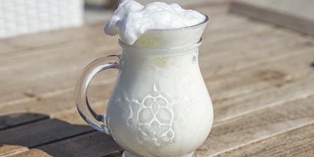 Yaz aylarında tuzlu ayran, bol su, sebze ve meyve tüketilmeli