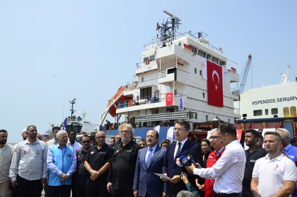 Yardım malzemeleri taşıyan 'İyilik Gemisi' Sudan'a uğurlandı