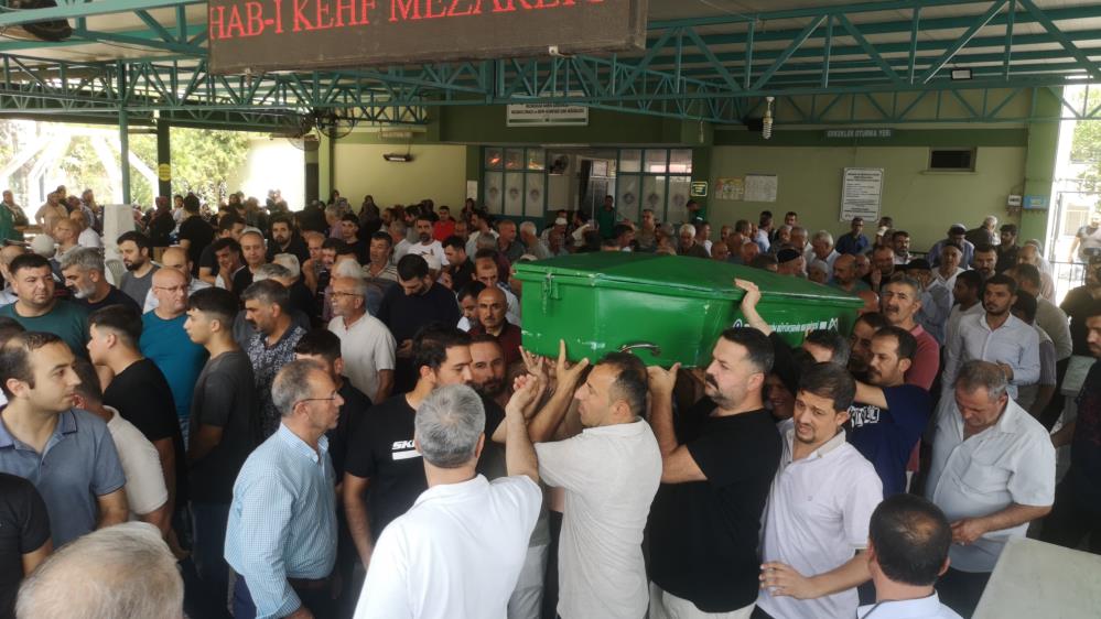 Madde bağımlısı şahsın bıçaklı saldırısında ölen yaşlı adam toprağa verildi