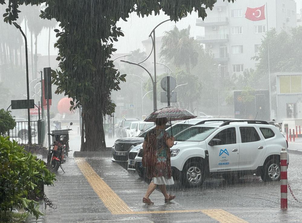 Adana ve Mersin'in kuzeyinde 'gök gürültülü yağış' uyarısı