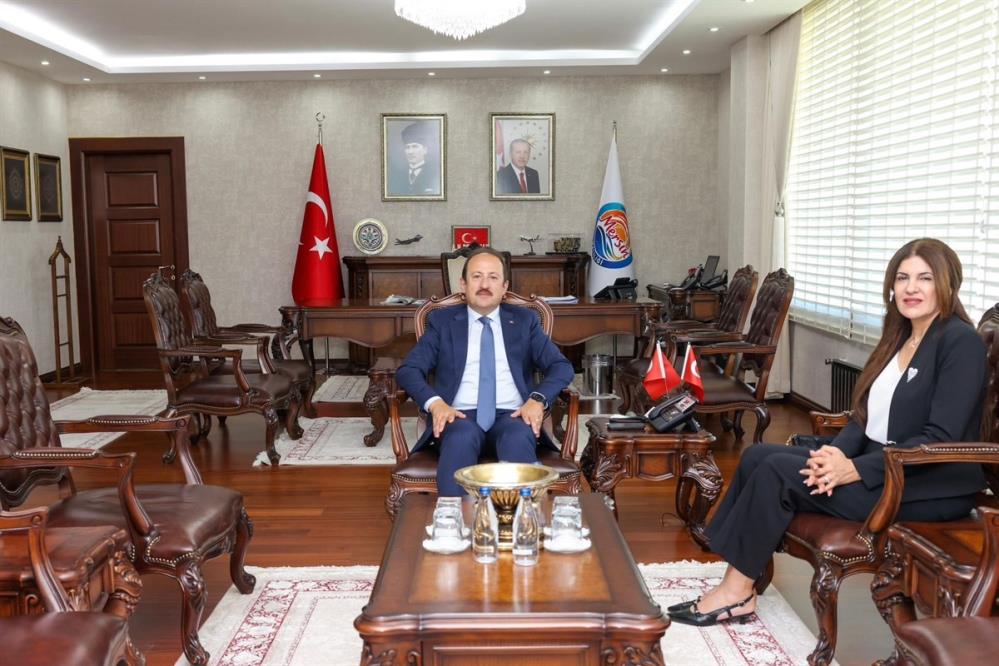 KKTC Başkonsolosu Mendeli Mersin'e veda ediyor