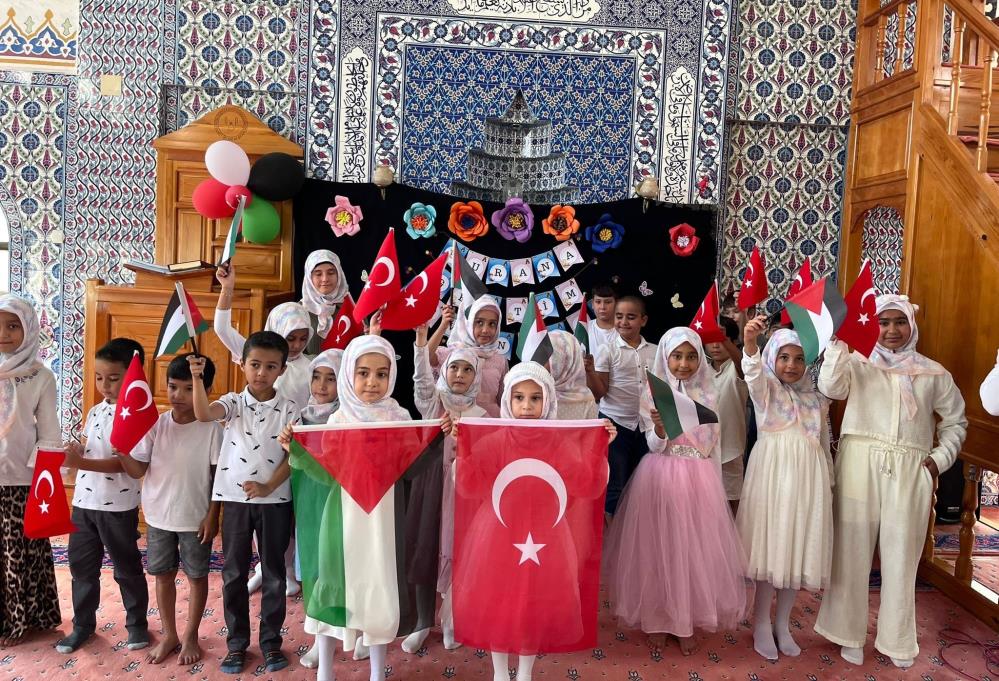 Anamur'da Kur'an Kursu öğrencileri Kur'an'a geçmenin heyecanını yaşadı