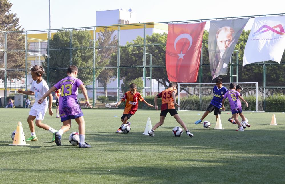 Yıl boyu ücretsiz futbol kursu
