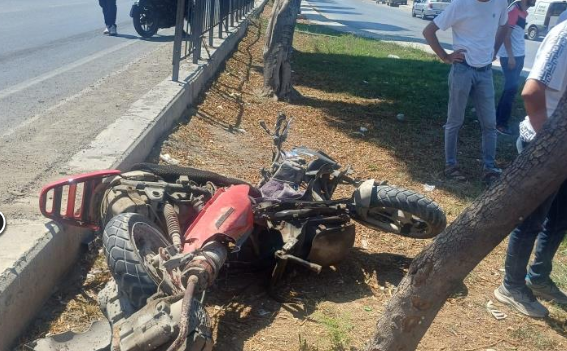 Minibüsle motosiklet çarpıştı: 1 ölü, 2 yaralı