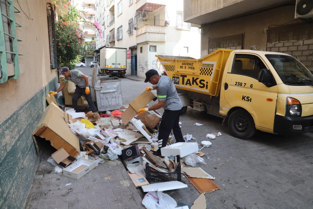 Çöp taksiler mobilya atıkları için nöbette