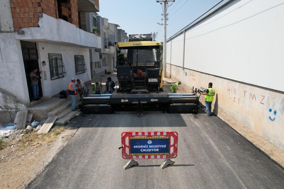 Sokaklar sıcak asfalt ile yenileniyor