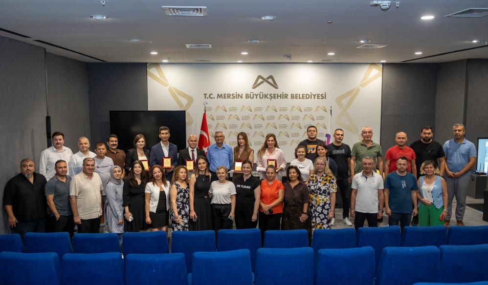 Görevde yükselen personele plaket ve teşekkür belgesi