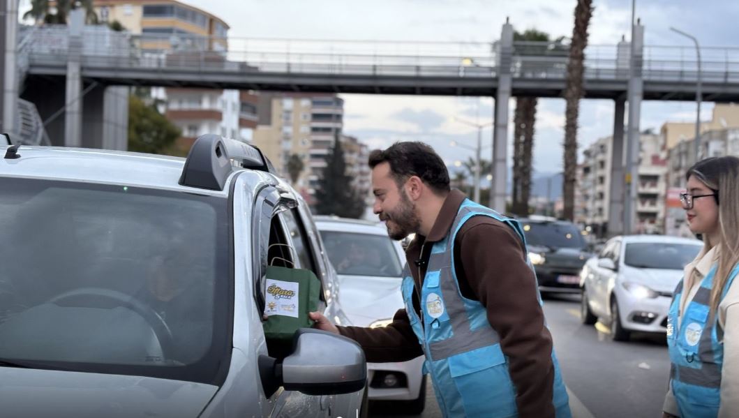 Anamur’da AK Parti Gençlik Kollarının “İftara 5 Kala” geleneği sürüyor