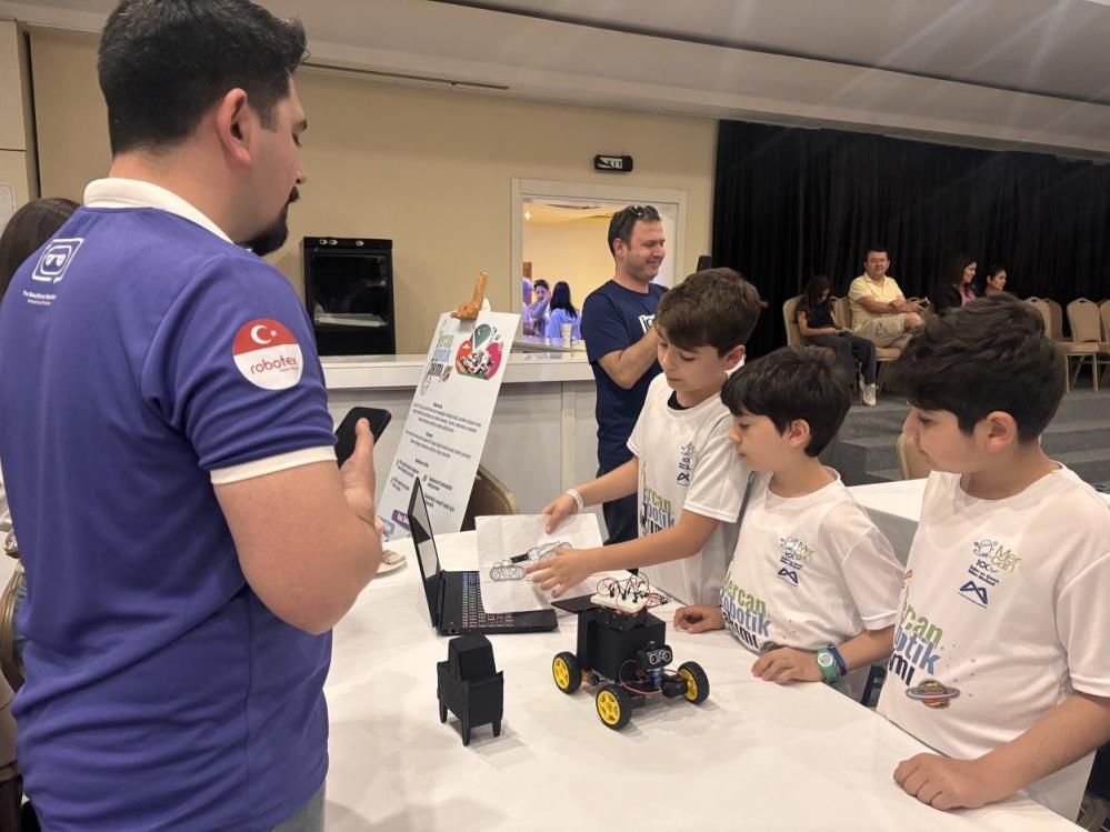Mersinli öğrenciler robotik yarışmasında Türkiye derecesi yaptı