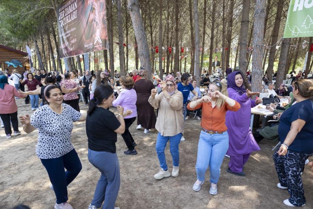 Anneler günü şenlik havasında geçti