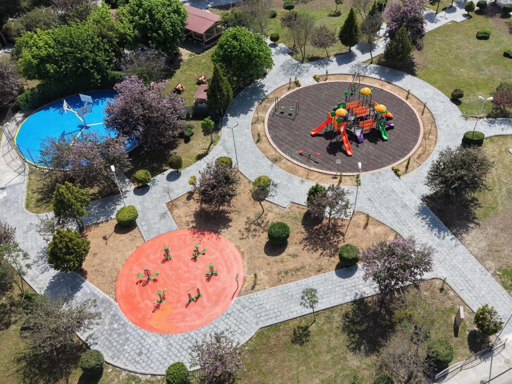 Asfalt ve park yenileme çalışmaları sürüyor