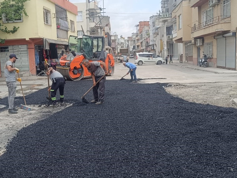 Asfalt yama çalışmaları devam ediyor