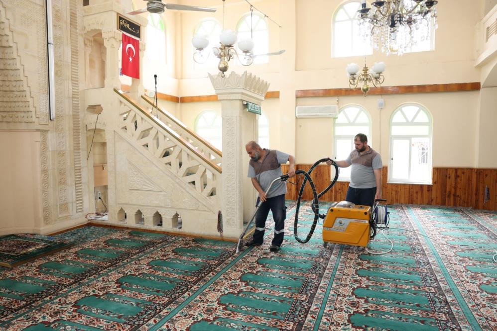 Camiler bayram öncesi dezenfekte edildi