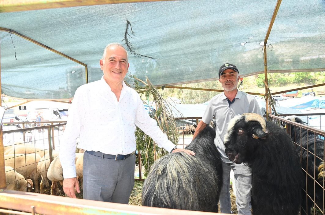 Başkan Deniz,  Anamur Kurban Pazarını Ziyaret Etti