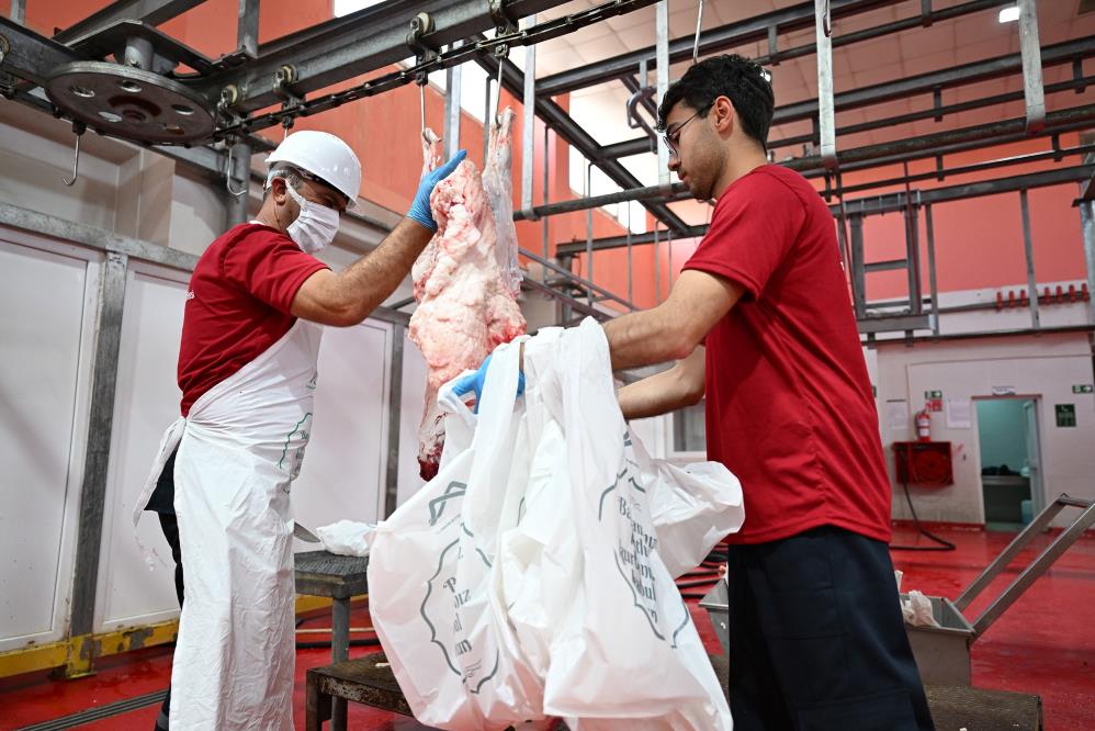 Büyükşehir Belediyesinin kesimhaneleri vatandaşlardan tam not aldı