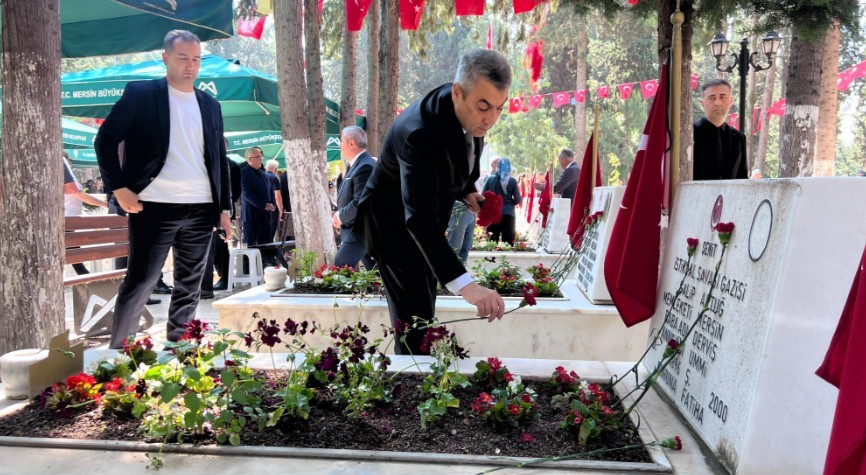 Bayramda şehitlik unutulmadı