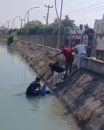 Sulama kanalına düşen şahıs ölümden döndü
