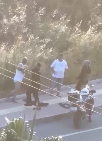 Üst aramasında polislere direnen şahıslar ile polisler arasında arbede