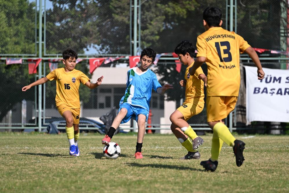 3 binden fazla çocuk futbol şöleninde buluştu