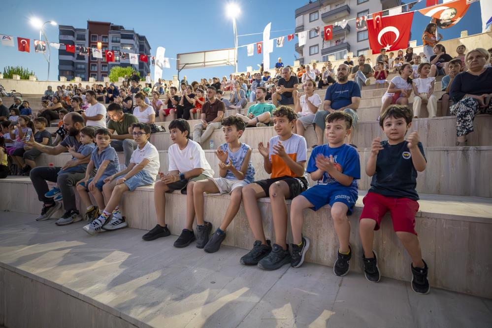 Tiyatro vatandaşın ayağına gidiyor