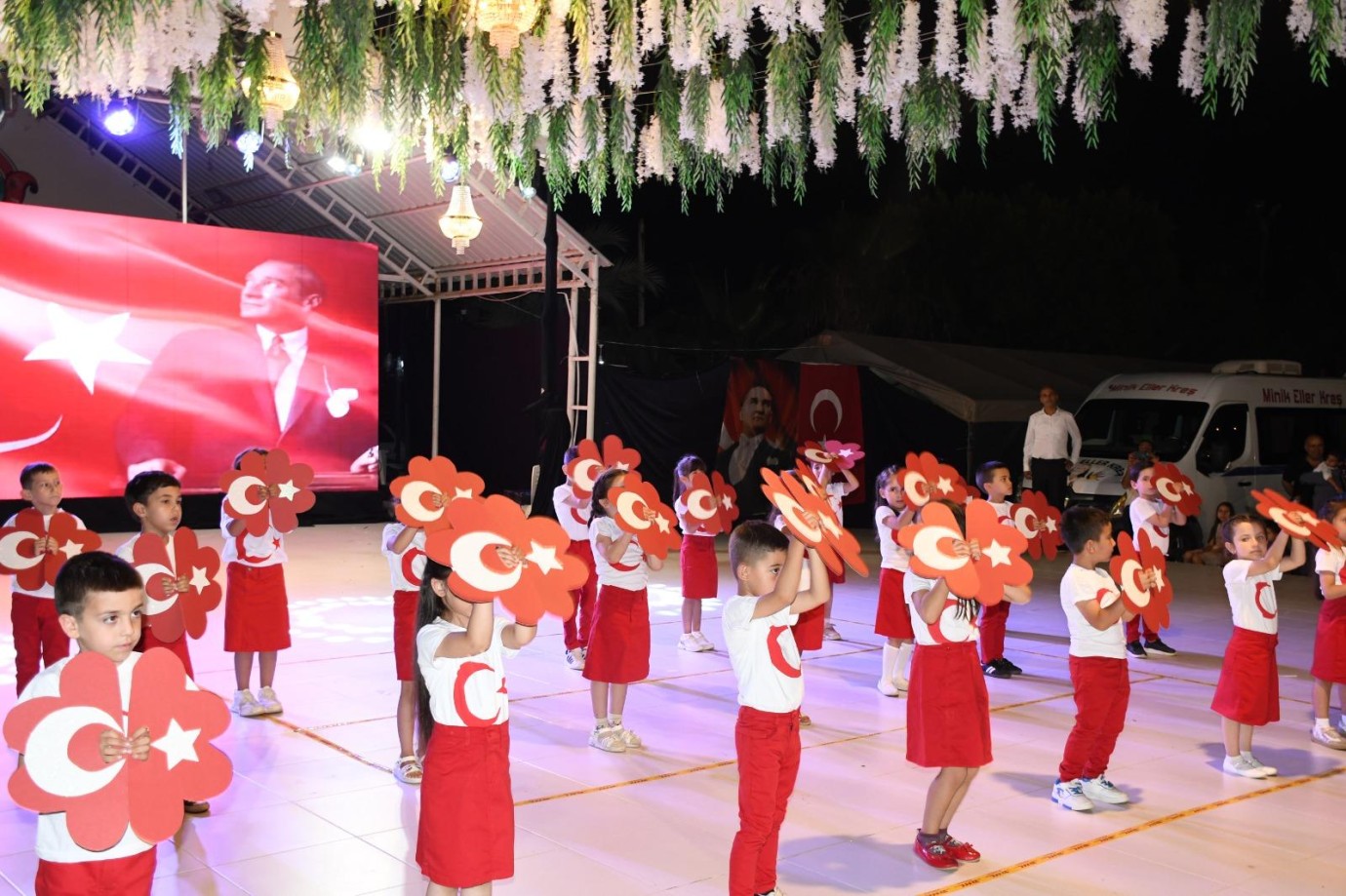 Miniklerin,Yıl Sonu Şenliği ve Mezuniyet Töreni Renkli Anlara Sahne Oldu