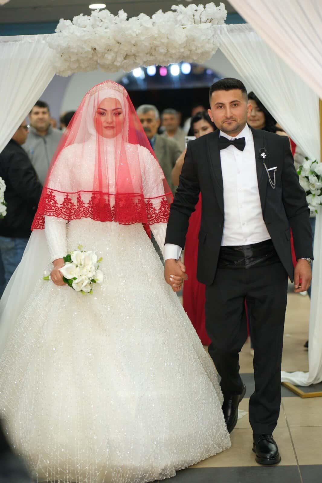 Elif ve Yılmaz muhteşem bir düğünle dünya evine girdi