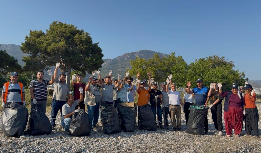 Bozyazı'da Gençlerden sahil temizliği seferberliği