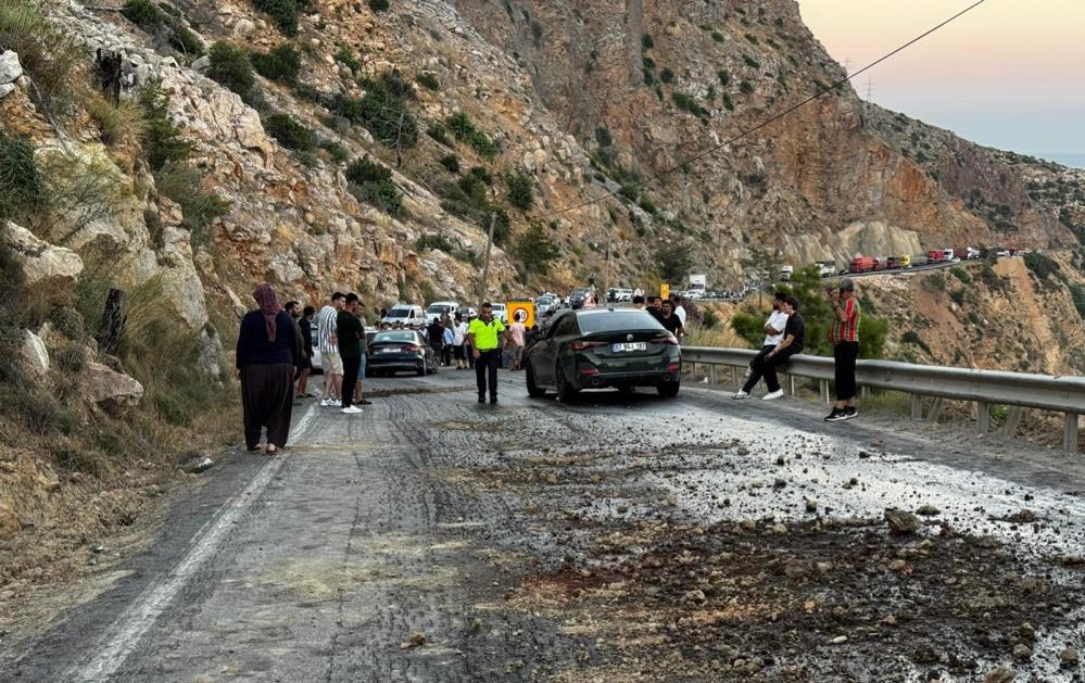 Yola akan mazot zincirleme kazaya neden oldu, 4 araç birbirine girdi