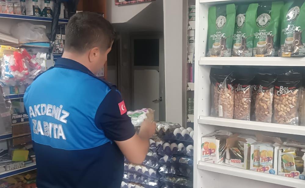 Son kullanma tarihi geçmiş 230 gıda ürünü imha edildi