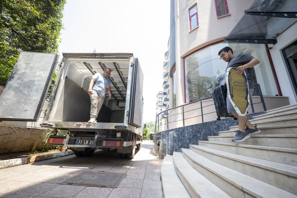 Üniversitelilere ücretsiz taşınma desteği
