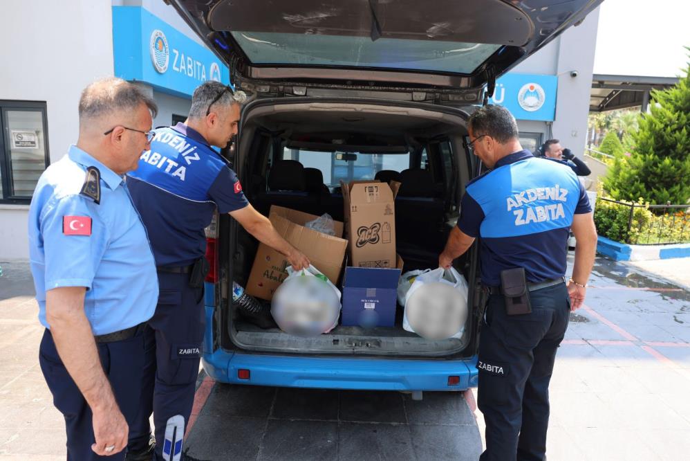 Zincir markette 135 tarihi geçmiş ürün ele geçirildi