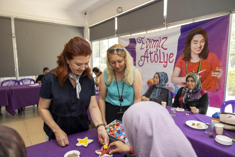Kadınlar mum yapımını öğreniyor