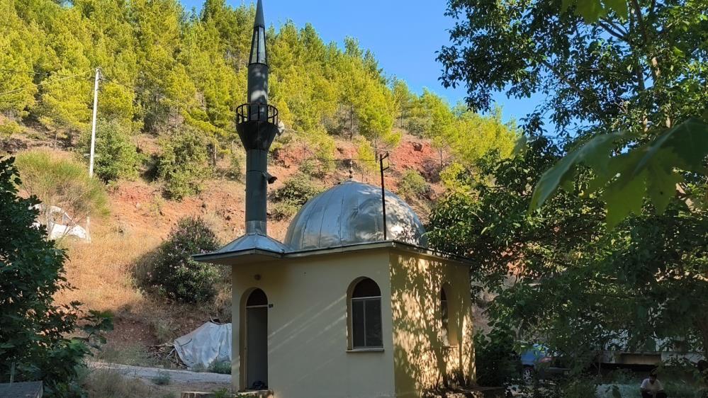 Anamur'da 9 metrekarelik cami dikkat çekiyor
