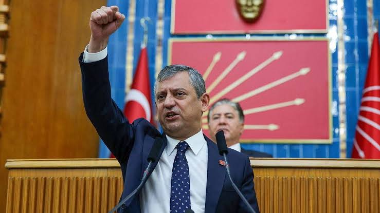 Özgür Özel, yeni partiyi duyurdu
