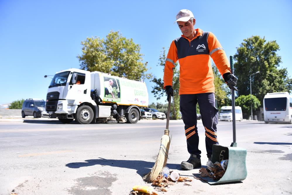 Büyükşehir Belediyesi temiz bir kent için sahada