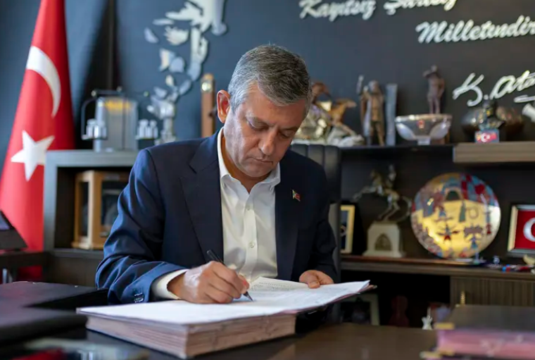 Yeni Parti'ye geçen milletvekillerinin  isimleri belli oldu