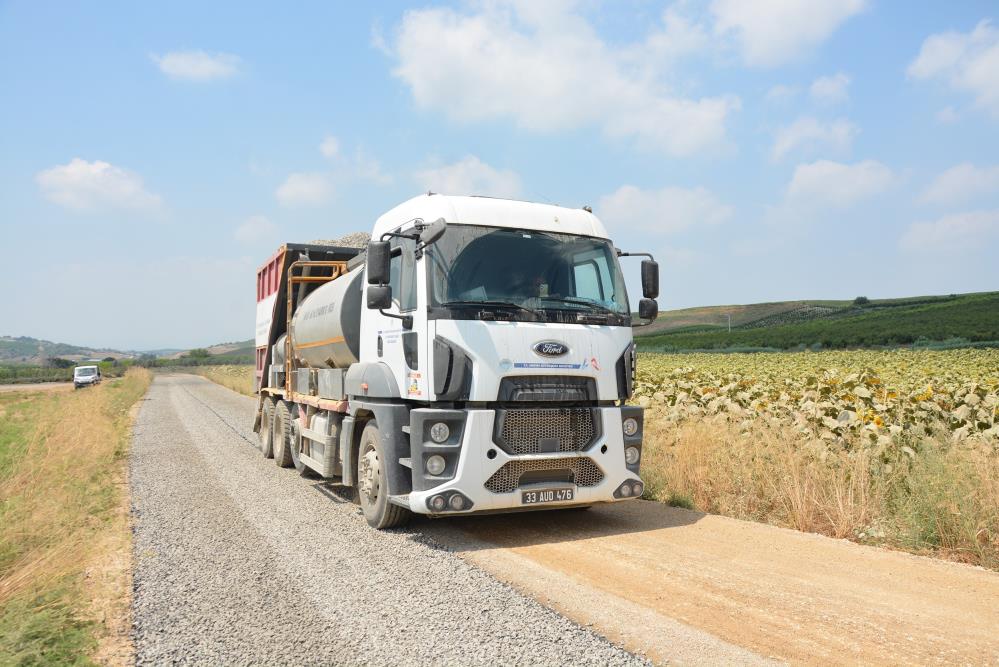 Kırsal yollar sathi asfaltla yenileniyor