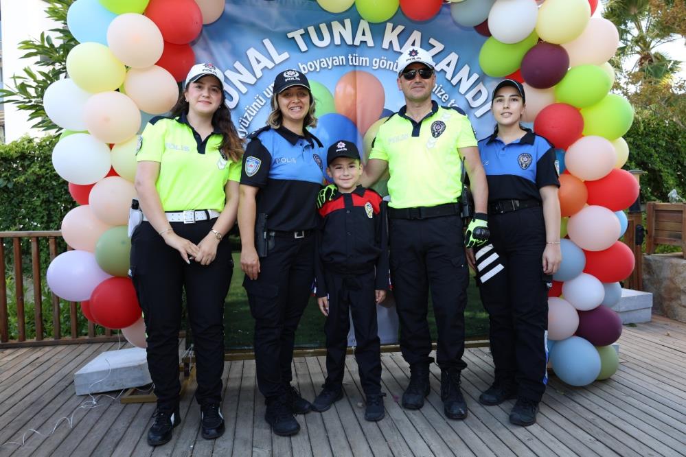 DMD hastası Ünal'ın polis olma hayali gerçek oldu