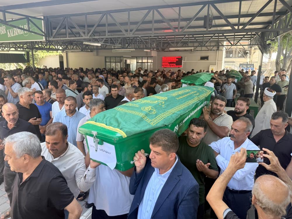  4 kişi feryatlar arasında son yolculuğuna uğurlandı