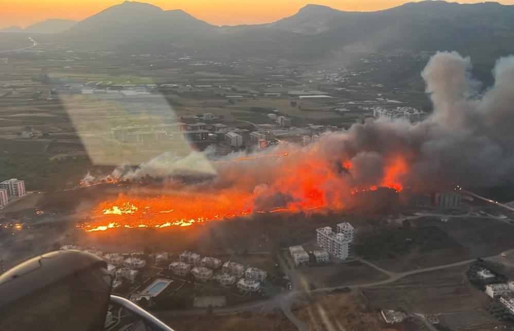 Yangın, ekiplerin havadan ve karadan müdahalesiyle söndürüldü