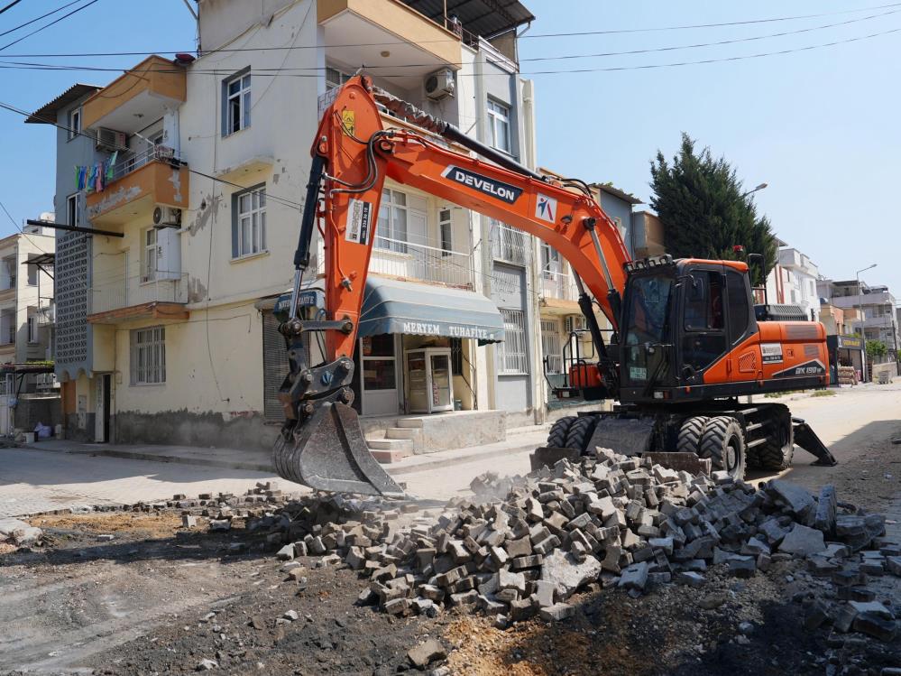 17 sokak 10 bin ton sıcak asfaltla yenilendi