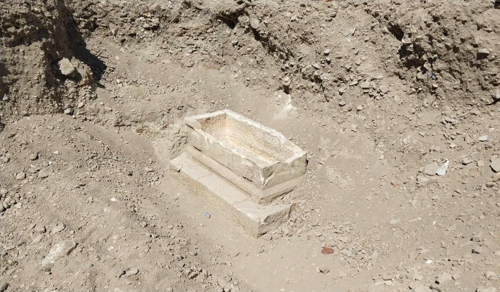 Çevre düzenlemesinde çıkan lahit, inşaatı durdurdu