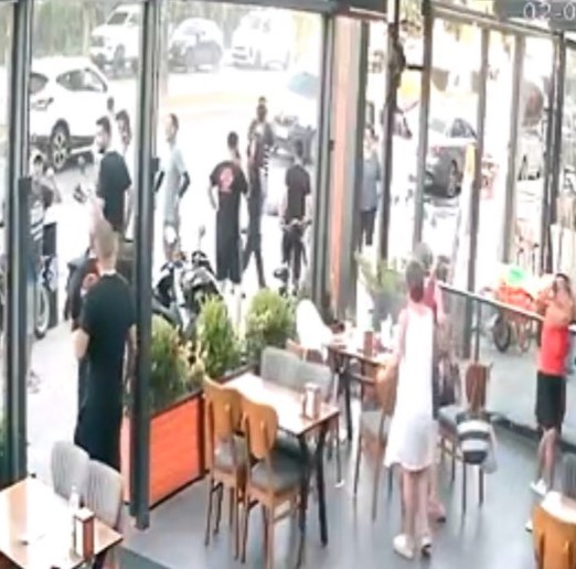Fırın çalışanına otomobil çarptı