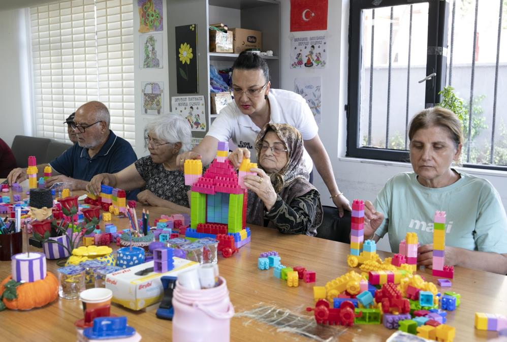 Alzheimer hastalarına dolu dolu bir gün