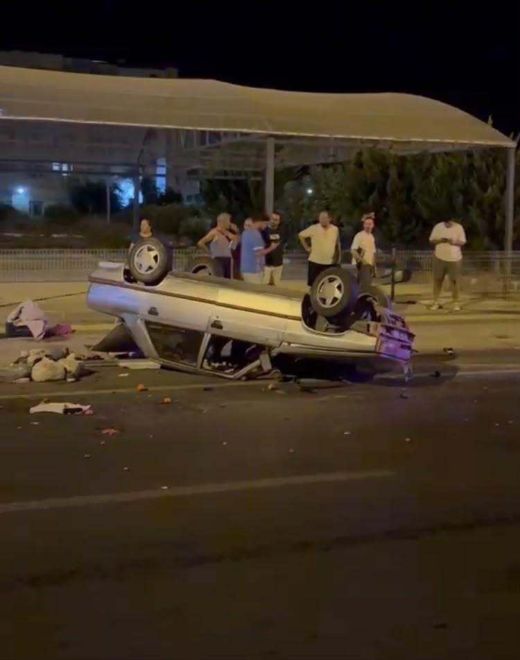 Otomobil park halindeki araca çarptı: 5 yaralı