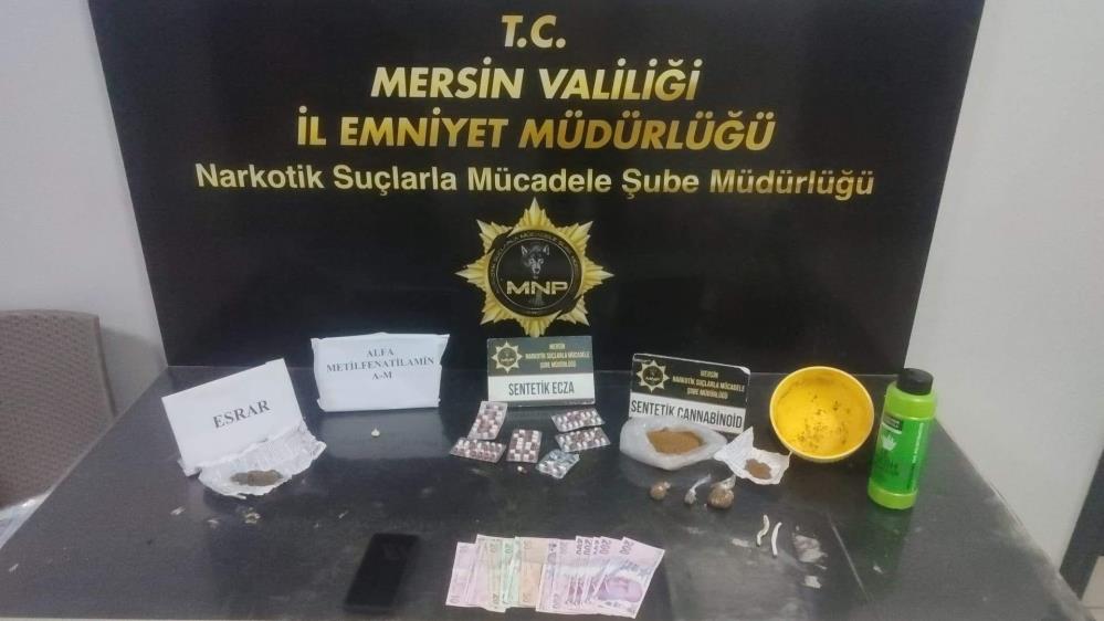 Uyuşturucu taciri 4 şüpheli yakalanıp tutuklandı