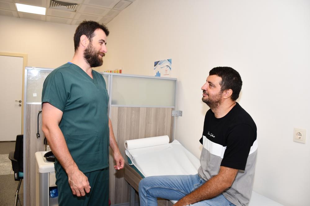 Yemek borusundaki 13 santimetrelik dev kitle kapalı cerrahi yöntemle çıkarıldı