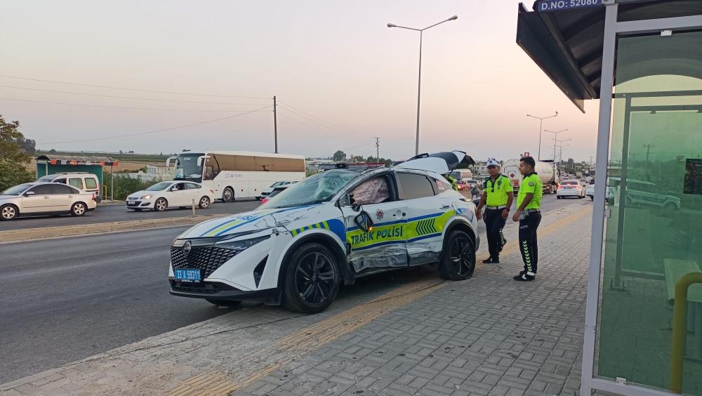 Zincirleme kaza: 1'i polis 2 kişi yaralandı