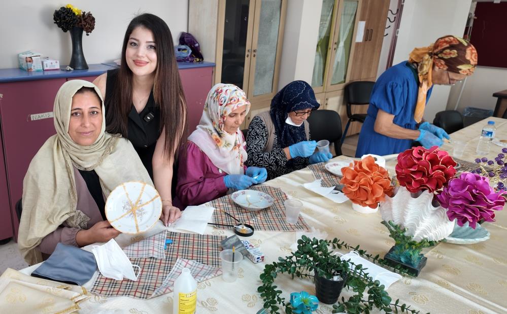 Kadınlar Kintsugi sanatıyla kırılan parçaları yeniden birleştirdi